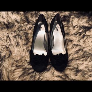 SOLD Fioni open toe ruffle heel